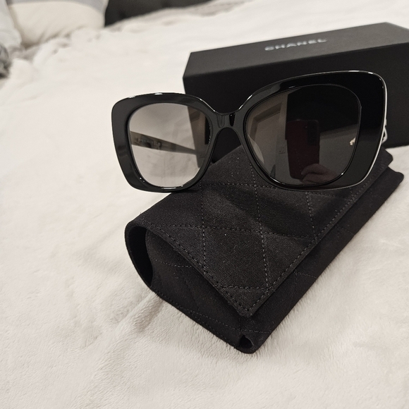CHANEL Polarized sunglasses black frames ๐ NIB - Picture 4 of 14